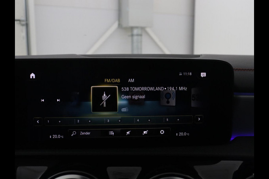 Mercedes-Benz CLA-Klasse Shooting Brake 180 Business Solution AMG | Stoelverwarming | LED | Navigatie | Camera |