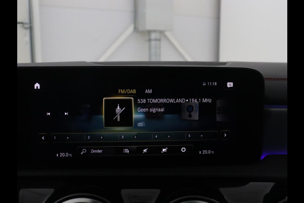 Mercedes-Benz CLA-Klasse Shooting Brake 180 Business Solution AMG | Stoelverwarming | LED | Navigatie | Camera |