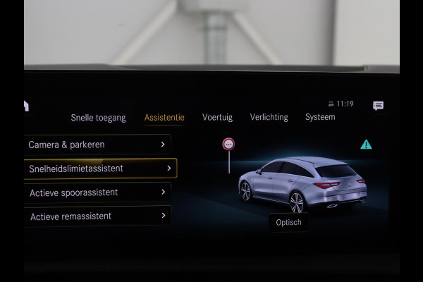 Mercedes-Benz CLA-Klasse Shooting Brake 180 Business Solution AMG | Stoelverwarming | LED | Navigatie | Camera |