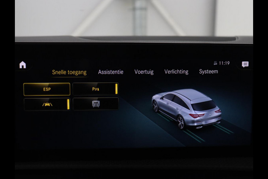 Mercedes-Benz CLA-Klasse Shooting Brake 180 Business Solution AMG | Stoelverwarming | LED | Navigatie | Camera |
