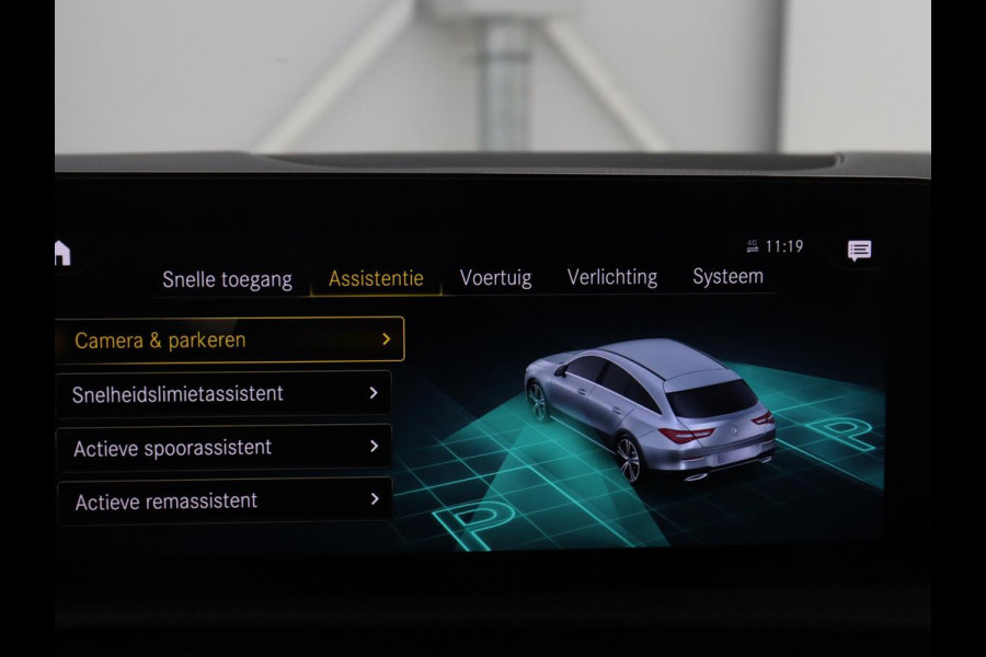 Mercedes-Benz CLA-Klasse Shooting Brake 180 Business Solution AMG | Stoelverwarming | LED | Navigatie | Camera |