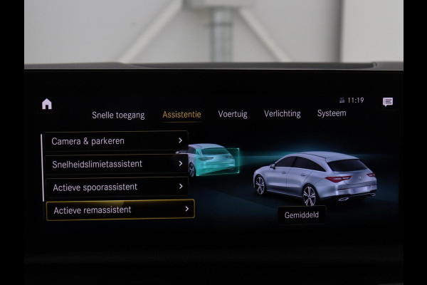 Mercedes-Benz CLA-Klasse Shooting Brake 180 Business Solution AMG | Stoelverwarming | LED | Navigatie | Camera |