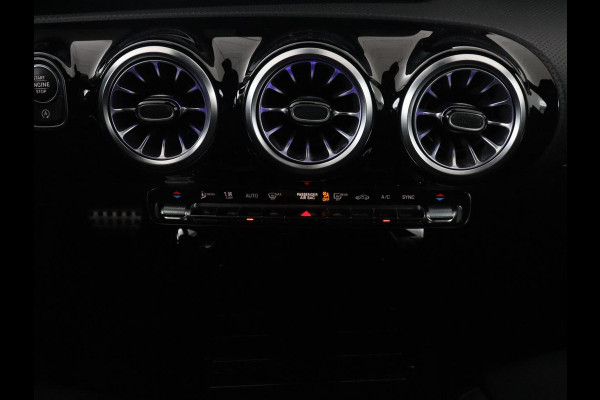 Mercedes-Benz CLA-Klasse Shooting Brake 180 Business Solution AMG | Stoelverwarming | LED | Navigatie | Camera |
