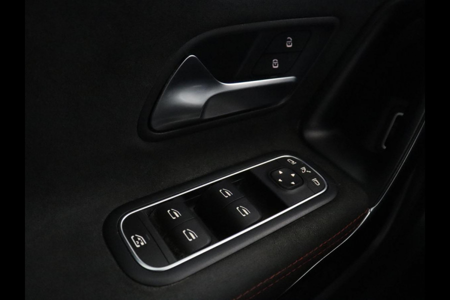 Mercedes-Benz CLA-Klasse Shooting Brake 180 Business Solution AMG | Stoelverwarming | LED | Navigatie | Camera |