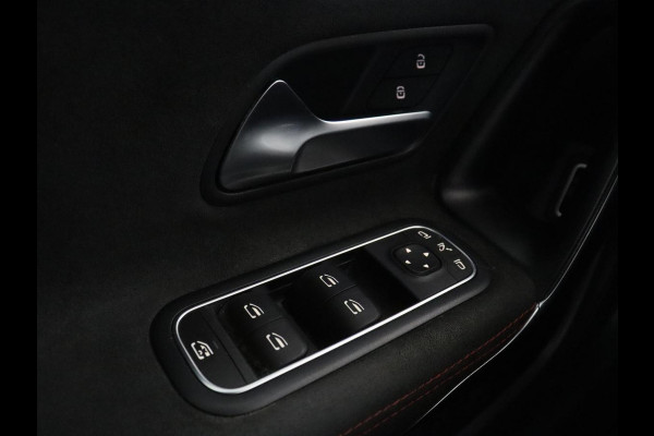 Mercedes-Benz CLA-Klasse Shooting Brake 180 Business Solution AMG | Stoelverwarming | LED | Navigatie | Camera |