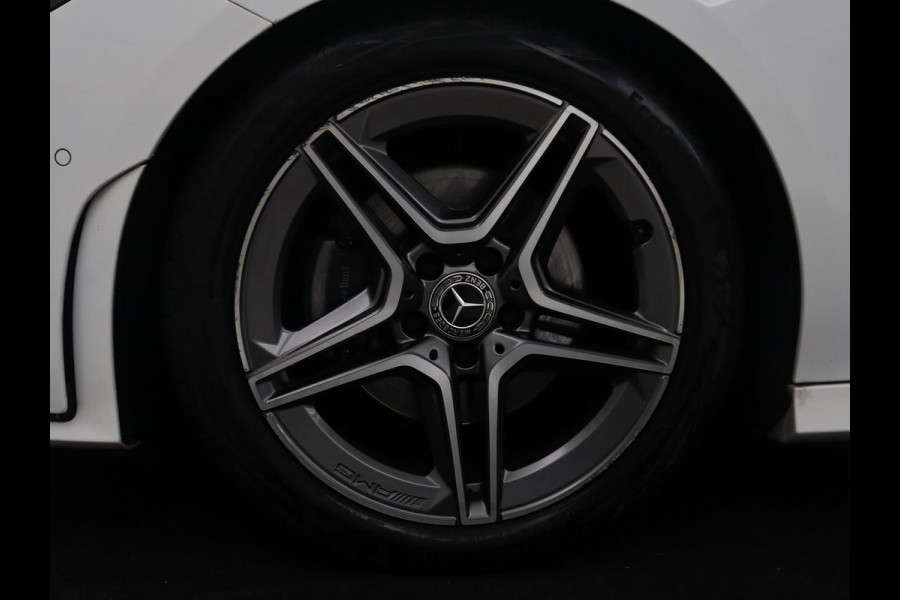Mercedes-Benz CLA-Klasse Shooting Brake 180 Business Solution AMG | Stoelverwarming | LED | Navigatie | Camera |