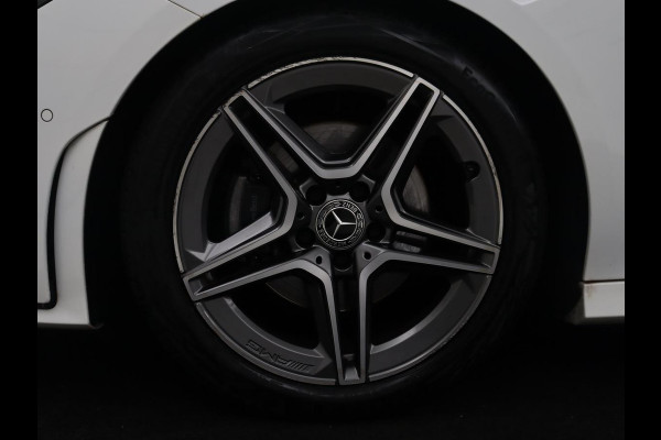 Mercedes-Benz CLA-Klasse Shooting Brake 180 Business Solution AMG | Stoelverwarming | LED | Navigatie | Camera |