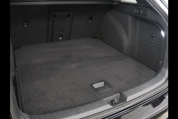 Volkswagen Golf Variant 1.5 eTSI R-Line | Trekhaak | Navigatie | LED | Stoelverwarming |
