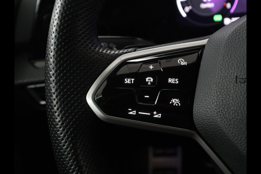 Volkswagen Golf Variant 1.5 eTSI R-Line | Trekhaak | Navigatie | LED | Stoelverwarming |