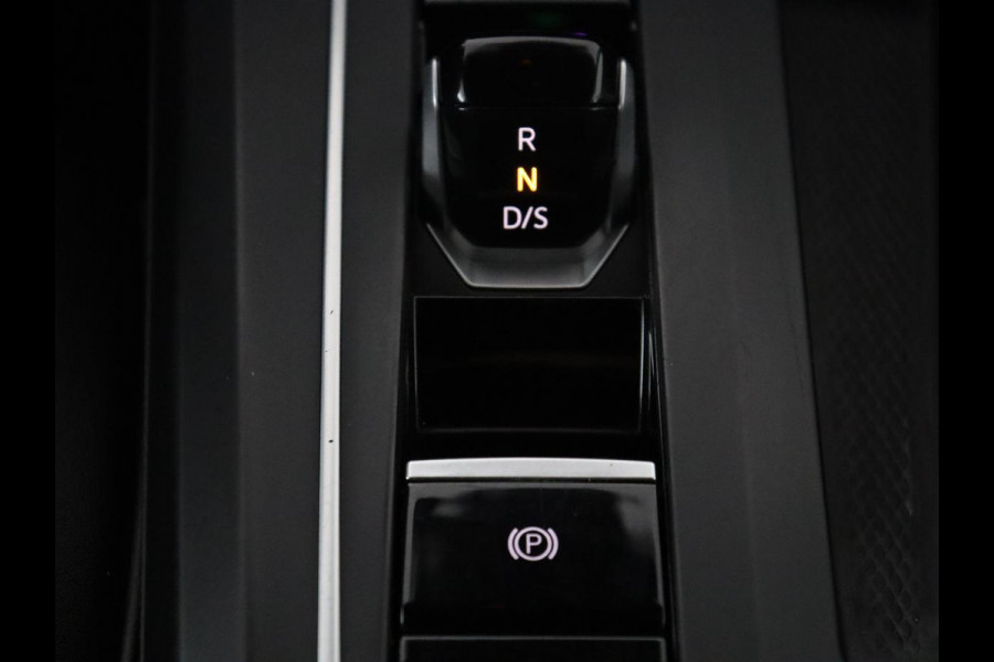 Volkswagen Golf Variant 1.5 eTSI R-Line | Trekhaak | Navigatie | LED | Stoelverwarming |