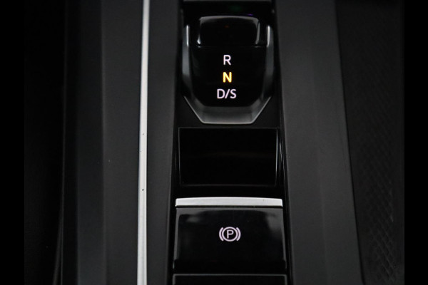 Volkswagen Golf Variant 1.5 eTSI R-Line | Trekhaak | Navigatie | LED | Stoelverwarming |