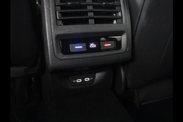 Volkswagen Golf Variant 1.5 eTSI R-Line | Trekhaak | Navigatie | LED | Stoelverwarming |