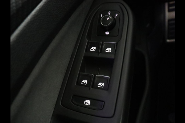 Volkswagen Golf Variant 1.5 eTSI R-Line | Trekhaak | Navigatie | LED | Stoelverwarming |