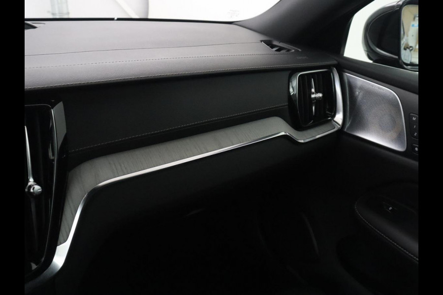 Volvo V60 2.0 T6 AWD Inscription 310PK Inscription | Bowers & Wilkins | Panoramadak | Head Up | Trekhaak | LED | Stoelverwarming | Stoelkoeling | Adaptive cruise | 360 camera | Memory |