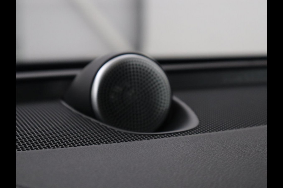 Volvo V60 2.0 T6 AWD Inscription 310PK Inscription | Bowers & Wilkins | Panoramadak | Head Up | Trekhaak | LED | Stoelverwarming | Stoelkoeling | Adaptive cruise | 360 camera | Memory |