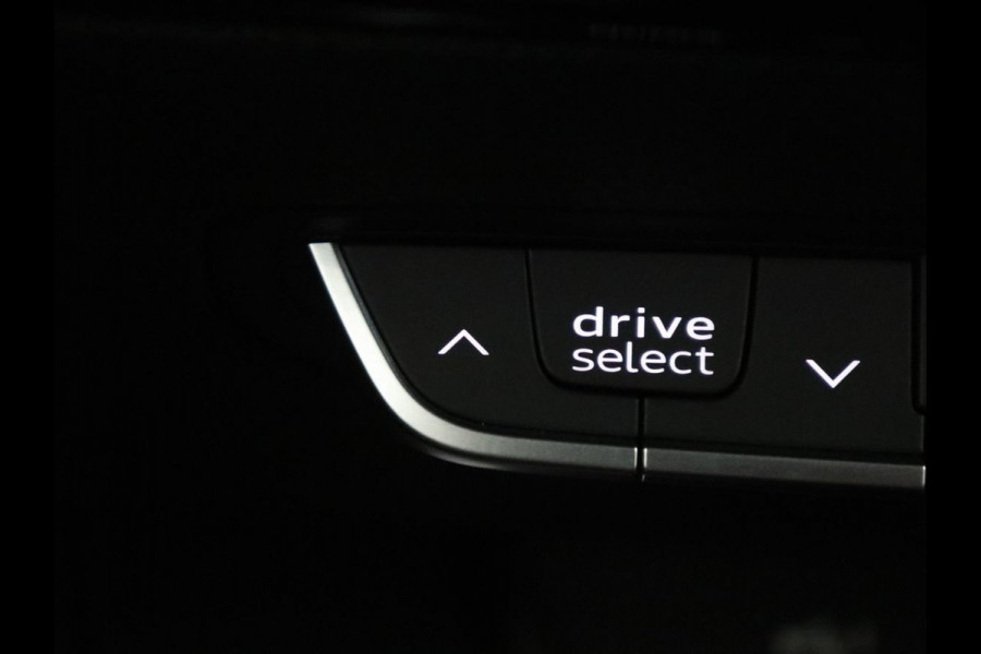 Audi A4 Avant 35 TFSI S edition Competition | Adaptive cruise | Half Leder | Park assist | Carplay | Full LED | Virtual Dashboard | Climate control |