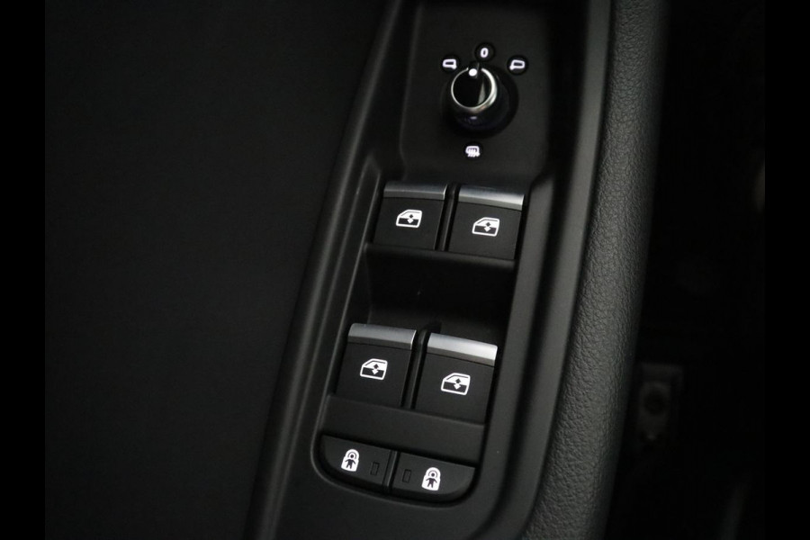 Audi A4 Avant 35 TFSI S edition Competition | Adaptive cruise | Half Leder | Park assist | Carplay | Full LED | Virtual Dashboard | Climate control |