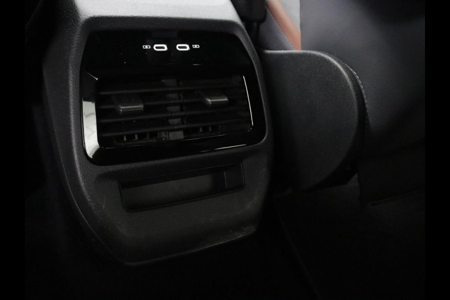 Volkswagen ID.4 First 77 kWh SOG 89,3% | Trekhaak | Camera | LED | Stoelverwarming | Apple Carplay |