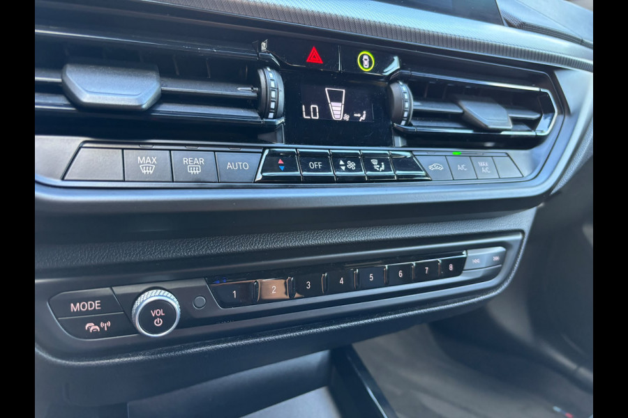 BMW 1-serie 118d High Executive | M Pakket | Shadow Line | Apple Carplay | Achterruitrijcamera