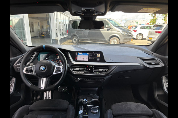 BMW 1-serie 118d High Executive | M Pakket | Shadow Line | Apple Carplay | Achterruitrijcamera