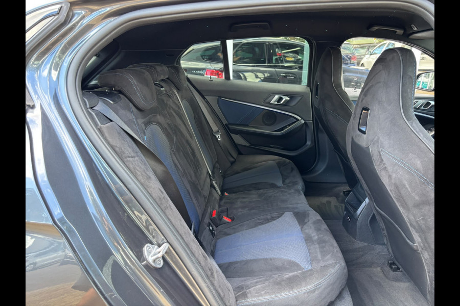 BMW 1-serie 118d High Executive | M Pakket | Shadow Line | Apple Carplay | Achterruitrijcamera