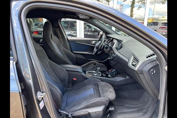 BMW 1-serie 118d High Executive | M Pakket | Shadow Line | Apple Carplay | Achterruitrijcamera