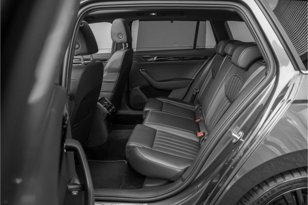 Škoda Superb Combi 1.4 TSI iV Laurin & Klement Pano ACC Trekhaak