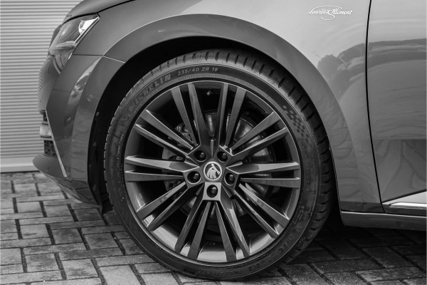 Škoda Superb Combi 1.4 TSI iV Laurin & Klement Pano ACC Trekhaak