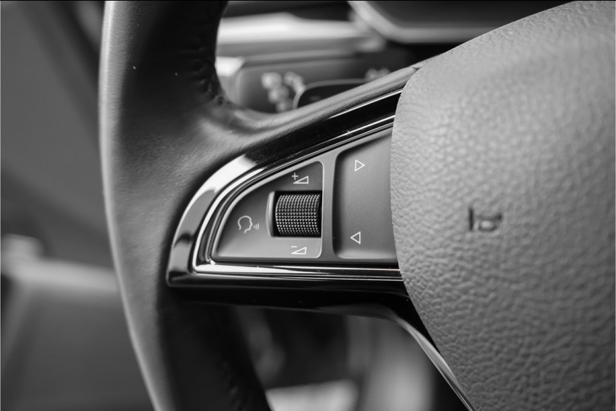 Škoda Superb Combi 1.4 TSI iV Laurin & Klement Pano ACC Trekhaak