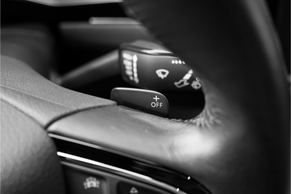 Škoda Superb Combi 1.4 TSI iV Laurin & Klement Pano ACC Trekhaak