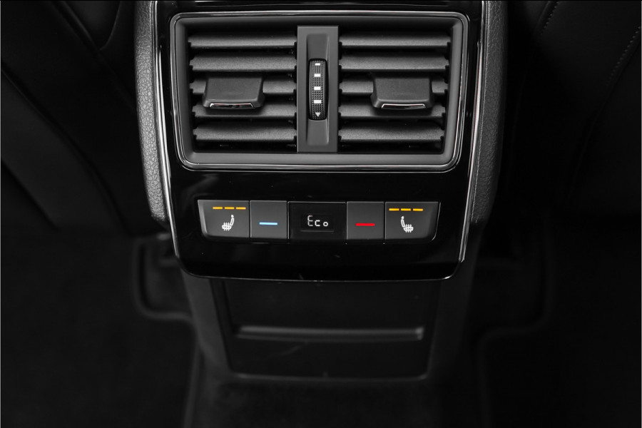 Škoda Superb Combi 1.4 TSI iV Laurin & Klement Pano ACC Trekhaak