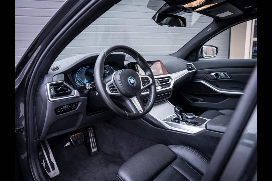 BMW 3 Serie Touring 320e High Executive M-Sport l Pano l ACC | Trekhaak l 360cam l ACC