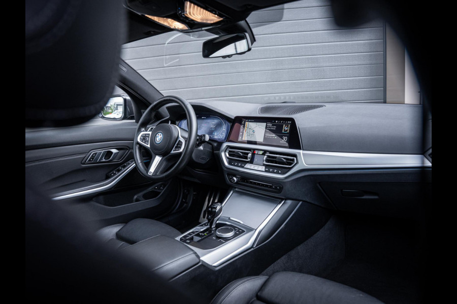 BMW 3 Serie Touring 320e High Executive M-Sport l Pano l ACC | Trekhaak l 360cam l ACC