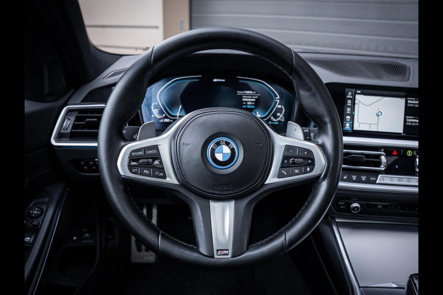 BMW 3 Serie Touring 320e High Executive M-Sport l Pano l ACC | Trekhaak l 360cam l ACC