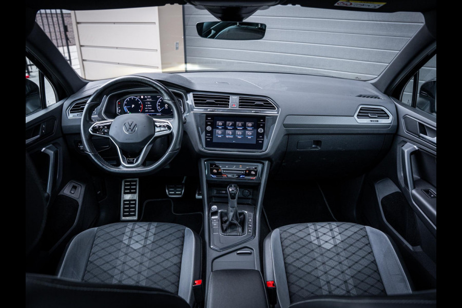 Volkswagen Tiguan 1.5 TSI 3x R-Line - IQ-L l Pano l Trekhaak l 360cam l Keyless