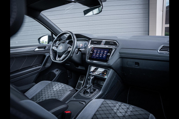Volkswagen Tiguan 1.5 TSI 3x R-Line - IQ-L l Pano l Trekhaak l 360cam l Keyless