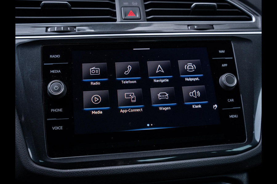 Volkswagen Tiguan 1.5 TSI 3x R-Line - IQ-L l Pano l Trekhaak l 360cam l Keyless