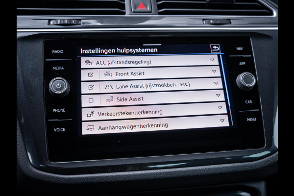 Volkswagen Tiguan 1.5 TSI 3x R-Line - IQ-L l Pano l Trekhaak l 360cam l Keyless