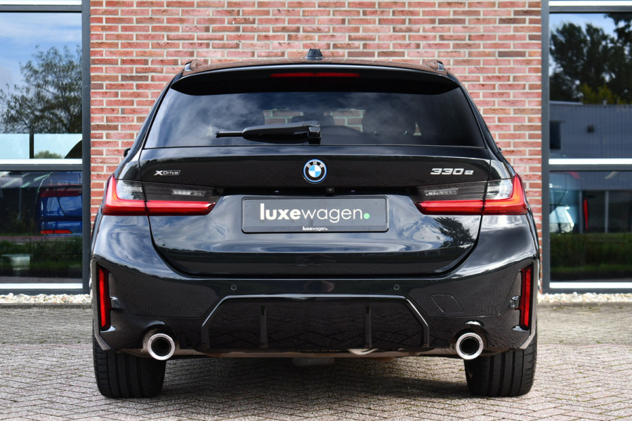 BMW 3 Serie Touring 330e xDrive LCI-2 Pano El-zetels HUD 360-cam Trekhaak