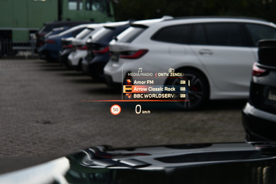 BMW 3 Serie Touring 330e xDrive LCI-2 Pano El-zetels HUD 360-cam Trekhaak