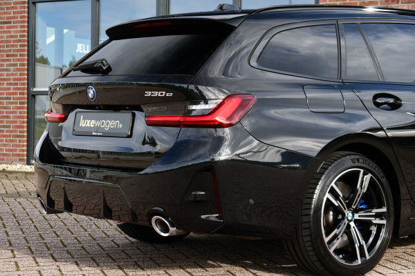BMW 3 Serie Touring 330e xDrive LCI-2 Pano El-zetels HUD 360-cam Trekhaak