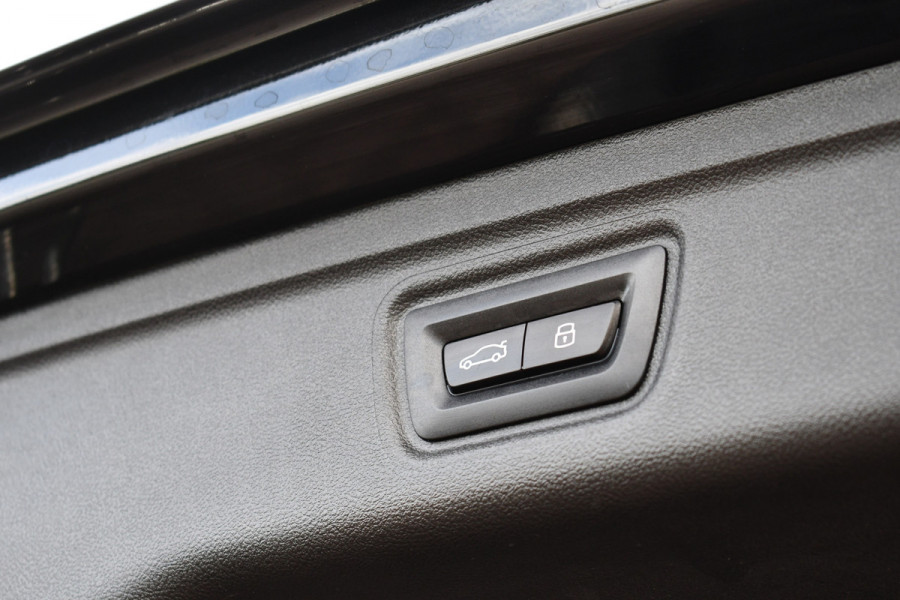 BMW 3 Serie Touring 330e xDrive LCI-2 Pano El-zetels HUD 360-cam Trekhaak