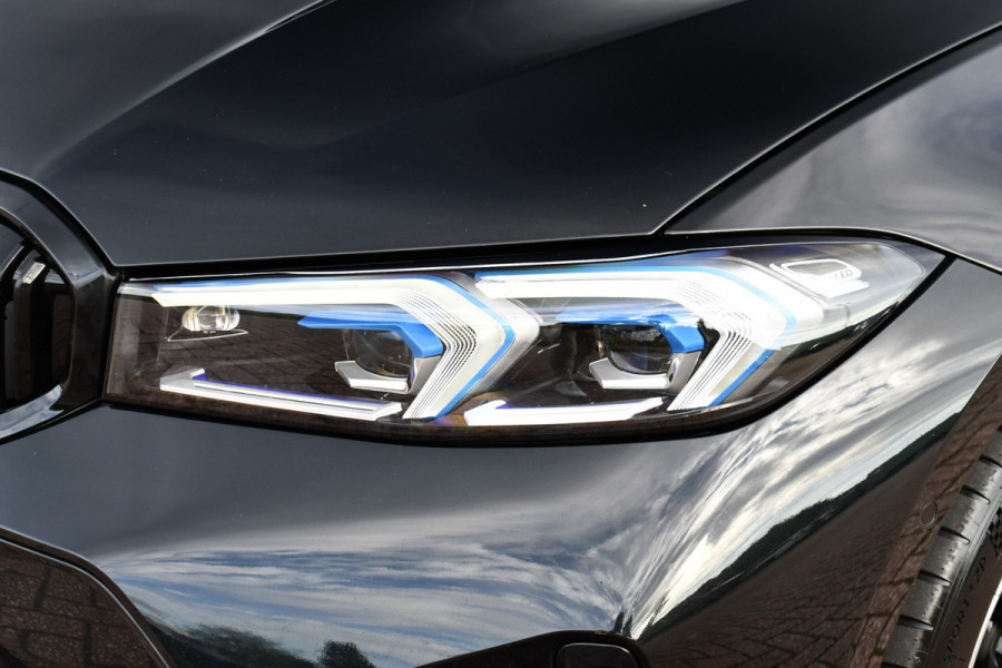 BMW 3 Serie Touring 330e xDrive LCI-2 Pano El-zetels HUD 360-cam Trekhaak
