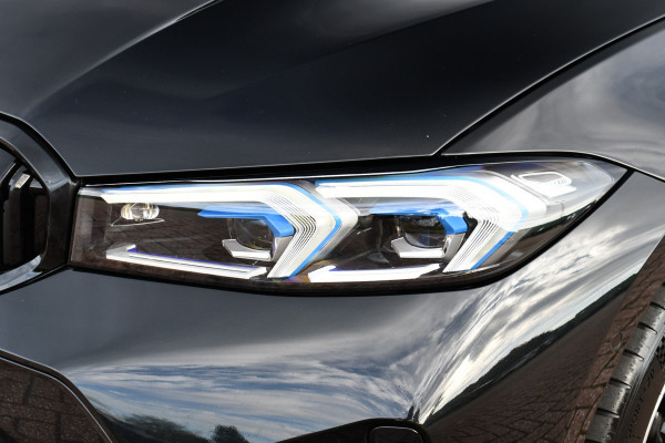 BMW 3 Serie Touring 330e xDrive LCI-2 Pano El-zetels HUD 360-cam Trekhaak