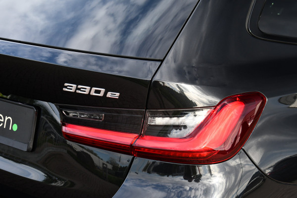 BMW 3 Serie Touring 330e xDrive LCI-2 Pano El-zetels HUD 360-cam Trekhaak