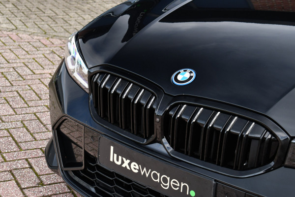 BMW 3 Serie Touring 330e xDrive LCI-2 Pano El-zetels HUD 360-cam Trekhaak