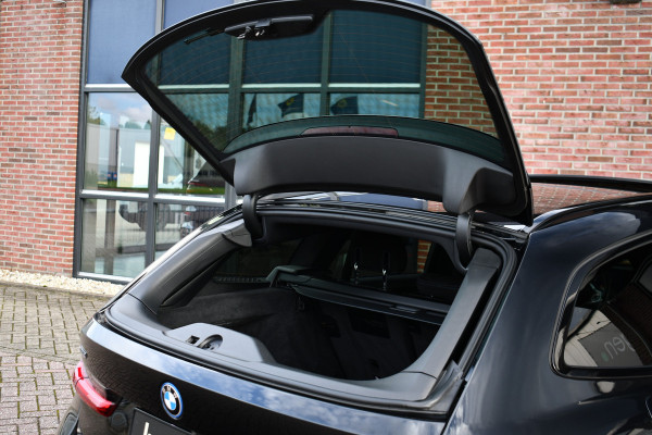 BMW 3 Serie Touring 330e xDrive LCI-2 Pano El-zetels HUD 360-cam Trekhaak