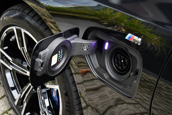 BMW 3 Serie Touring 330e xDrive LCI-2 Pano El-zetels HUD 360-cam Trekhaak