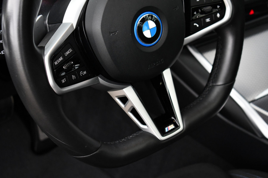 BMW 3 Serie Touring 330e xDrive LCI-2 Pano El-zetels HUD 360-cam Trekhaak