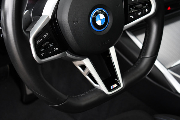 BMW 3 Serie Touring 330e xDrive LCI-2 Pano El-zetels HUD 360-cam Trekhaak
